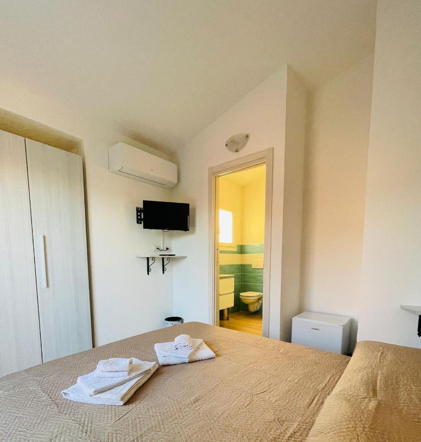 Chrisso Rooms Affittacamere San Teodoro  Exterior foto